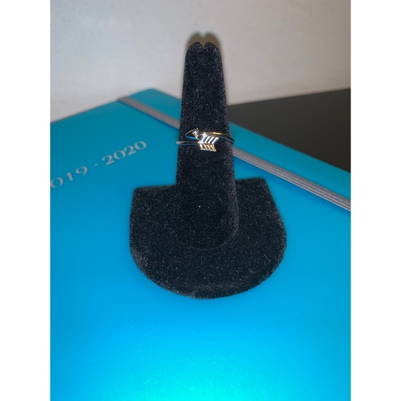 Arrow Ring ↪️ - Picture 5 of 6
